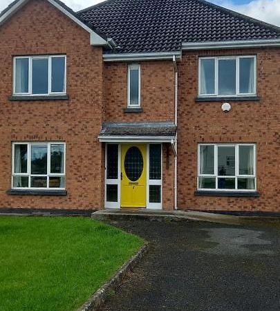 1 Cartrun Breac N39D7H6 Opposite Longford Rugby Club - See The Yellow Door Екстериор снимка
