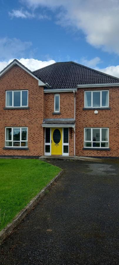 1 Cartrun Breac N39D7H6 Opposite Longford Rugby Club - See The Yellow Door Екстериор снимка